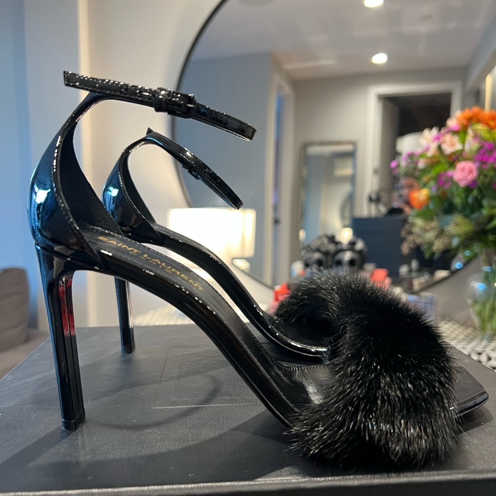 SAINT LAURENT BEA PATENT LEATHER AND MINK FUR SANDALS